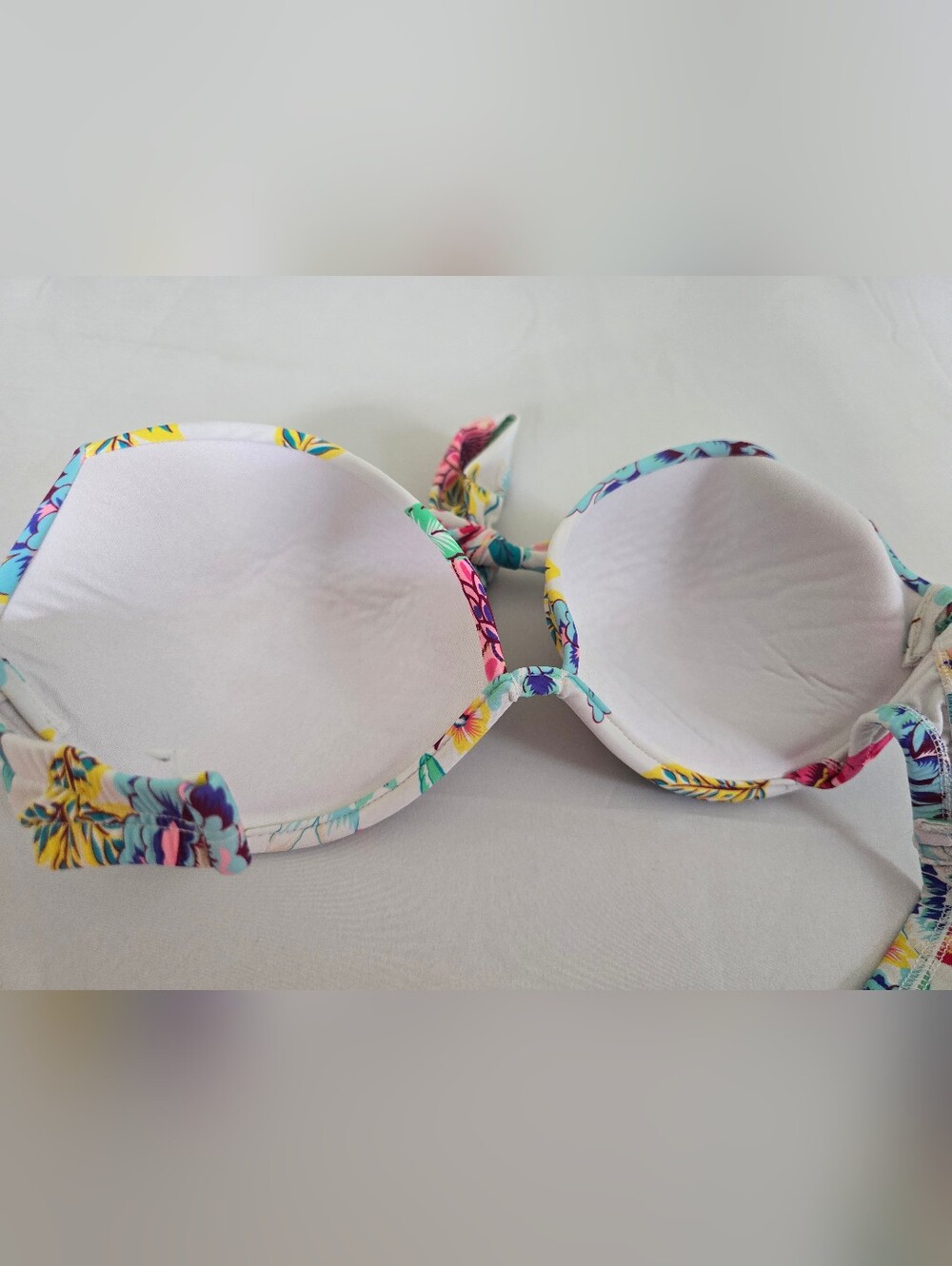 Venus Floral Swim Top Size 2D (38B/40) - Picture 6 of 8